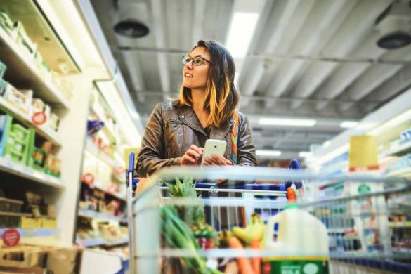 ¿hasta qué hora está abierta la tienda de alimentos más cercana